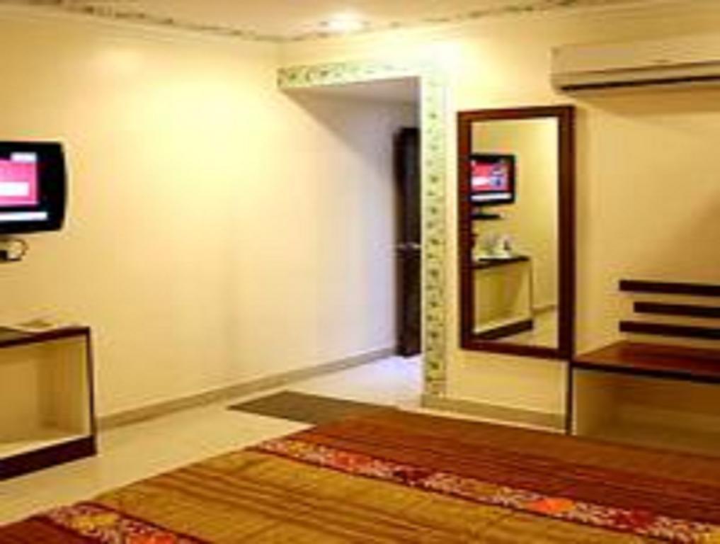 Collection O Hotel Orbit Udaipur Room photo